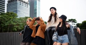 Penasaran Kemana Idol K-Pop Favoritmu Liburan? Intip Destinasi Wisata Favorit Mereka! Ilustrasi Idol K-Pop Liburan