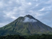 Gunung Ibu Naik Status Siaga Level III, Masyarakat Diimbau Waspada ilustrasi gunung ibu