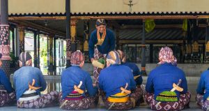 Asli Suku Jawa, Warisan Budaya yang Mengakar dan Menjadi Salah Satu Suku Terbesar di Dunia Suku Jawa Sumber foto BATIQA Hotels