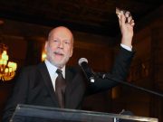 Bruce Willis Muncul Perdana Setelah Diagnosis Demensia: Momen yang Mengharukan! Bruce Willis, foto google tahun 2017