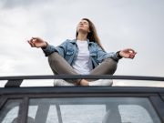 Menyeimbangkan Ekspektasi dan Realita: Kunci Menghindari Stres di Usia Muda ilustasi Menyeimbangkan Ekspektasi dan Realita