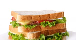 Memaksimalkan Hidup Sebagai Generasi Sandwich: Tips Mengelola Beban dengan Bijak ilustrasi generasi sandwich