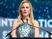 “Saya Masih Berduka”: Nicole Kidman Persembahkan Penghargaan untuk Ibunya