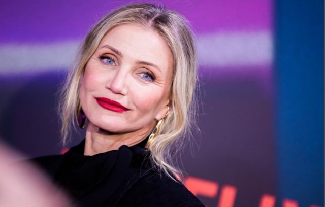 Cameron Diaz Tampil Elegan di Pemutaran Perdana Film Comeback-nya 'Back In Action' foto: gettyimages Cameron Diaz Tampil Elegan di Pemutaran Perdana Film Comeback-nya 'Back In Action' foto: gettyimages