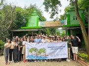 Ascott Tanam 100 Bibit Bakau di PIK untuk Lingkungan yang Lebih Hijau Penanaman bibit bakau oleh Ascott Jakarta di Kawasan Ekowisata PIK dalam rangka Hari Pendidikan Lingkungan Hidup Sedunia