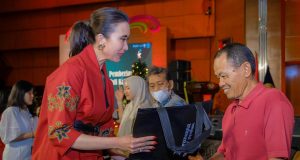 Hadiri Perayaan Natal, Menpar Ajak Jajaran ASN Manfaatkan Pariwisata untuk Pererat Kerukunan Hadiri Perayaan Natal, Menpar Ajak Jajaran ASN Manfaatkan Pariwisata untuk Pererat Kerukunan