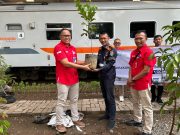 KAI Commuter Sukseskan Gerakan Penanaman Satu Juta Pohon untuk Indonesia dengan Program Green Commuter KAI Commuter Sukseskan Gerakan Penanaman Satu Juta Pohon Untuk Indonesia dengan Program Green Commuter