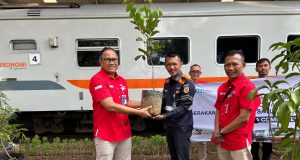 KAI Commuter Sukseskan Gerakan Penanaman Satu Juta Pohon untuk Indonesia dengan Program Green Commuter KAI Commuter Sukseskan Gerakan Penanaman Satu Juta Pohon Untuk Indonesia dengan Program Green Commuter