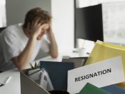 Cara Resign dari Kantor Berdasarkan Zodiak: Temukan Gayamu Sendiri! ilustrasi Cara Resign dari Kantor Berdasarkan Zodiak