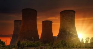 Indonesia Menuju Era Energi Nuklir: Target Operasional pada 2032 Ilustrasi Nuklir - sumber foto FREEPIK