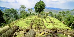 Gunung Padang - sumber foto Istock BATIQA Hotels