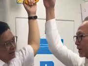 Dua Pejabat Naik Transportasi Umum ke Kantor, Bukti Empati atau Sekadar Gimmick? Menko Pangan Zulkifli Hasan menaiki transportasi umum - sumber instagram