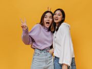 Friendly Banget? Ini Plus-Minus Jadi Orang yang Terlalu Ramah dalam Hubungan Sosial ilustrasi Friendly banget - sumber foto FREEPIK