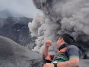 Gunung Dukono Meletus! Momen Menegangkan yang Terekam Kamera Gunung Dukono - sumber Instagram