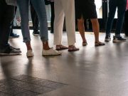 Fenomena Susah Antre di Indonesia: Kebiasaan atau Kepribadian? Ilustrasi antre, foto: keripik