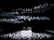 Origami di Catwalk? Taro Yaguchi Bawa 2.000 Burung Kertas ke New York Fashion Week Taro Yaguchi Bawa 2.000 Burung Kertas ke New York Fashion Week. Foto gettyimages