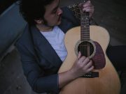 Rick Karnadi Sentuh Hati Lewat “Note to God”, Lagu Penuh Makna Tentang Cinta dan Kehilangan Rick Karnadi - Note to God - sumber foto Istimewa