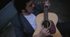 Rick Karnadi Sentuh Hati Lewat “Note to God”, Lagu Penuh Makna Tentang Cinta dan Kehilangan Rick Karnadi - Note to God - sumber foto Istimewa