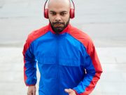 Jogging Sambil Dengar Musik Pakai Headphone, Asyik Sih, Tapi… Jogging Sambil Dengar Musik Pakai Headphone, Asyik Sih, Tapi…