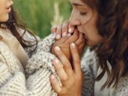 Doa Ibu: Kekuatan Tersembunyi yang Mengubah Takdir! Ilustrasi Doa Ibu - sumber gambar FREEPIK