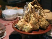 Ketupat: Sajian Lebaran Khas Indonesia dengan Filosofi Mendalam ilustrasi Ketupat - sumber foto Wikipedia