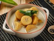 Menjelajahi Takjil Nusantara, Manis, Gurih, dan Penuh Tradisi ilustrasi Kolak salah satu Takjil asli dari Indonesia - sumber foto BATIQA Hotels