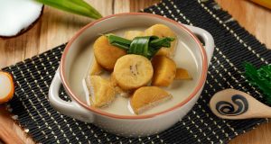 Menjelajahi Takjil Nusantara, Manis, Gurih, dan Penuh Tradisi ilustrasi Kolak salah satu Takjil asli dari Indonesia - sumber foto BATIQA Hotels