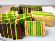 Kue Lapis Sarawak, Warisan Kuliner Malaysia yang Terinspirasi dari Indonesia Kue Lapis Sarawak - sumber foto Istock
