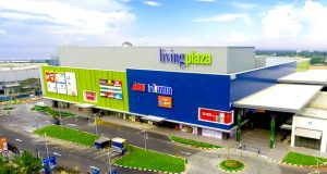 Living Plaza Jababeka Cikarang: Destinasi Belanja dan Gaya Hidup di Kawasan Industri Living Plaza Jababeka Cikarang - sumber foto BATIQA Hotels