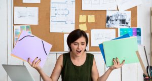 Dibantai Revisi? Ini Tips Cerdas Gen Z Hadapi Kritik di Agency! ilustrasi dibantai revisi - sumber gambar FREEPIK