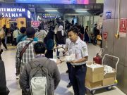 Apresiasi Pelanggan Berpuasa, KAI Commuter Sediakan Takjil Gratis bagi Pengguna Commuter Line di Stasiun Transit Apresiasi Pelanggan Berpuasa, KAI Commuter Sediakan Takjil Gratis bagi Pengguna Commuter Line di Stasiun Transit