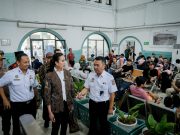 Menteri Pariwisata Widiyanti Putri Tinjau Layanan Calon Pemudik dan Wisatawan di Stasiun Pasar Senen Menteri Pariwisata Widiyanti Putri Tinjau Layanan Calon Pemudik dan Wisatawan di Stasiun Pasar Senen