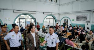 Menteri Pariwisata Widiyanti Putri Tinjau Layanan Calon Pemudik dan Wisatawan di Stasiun Pasar Senen Menteri Pariwisata Widiyanti Putri Tinjau Layanan Calon Pemudik dan Wisatawan di Stasiun Pasar Senen