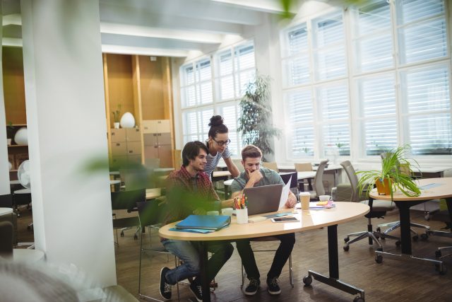 Kreativitas Tanpa Batas atau Burnout? Serunya Bekerja di Agency yang Penuh Warna!
