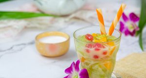 Es Buah Segar Saat Buka Puasa: Nikmat, Tapi Ada Batasnya! Es Buah Segar Saat Buka Puasa: Nikmat, Tapi Ada Batasnya!