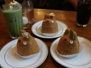 Shirohige’s Cream Puff Factory: Surga Tersembunyi bagi Penggemar Totoro di Tokyo Totoro Cream Puff di Shirohige's Cream Puff Factory - sumber foto japantravel.com/Jane Pipkin