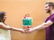 Cinta atau Kalkulasi? Saat Hubungan Jadi Sekadar Transaksi Ilustrasi Cinta atau Kalkulasi? Saat Hubungan Jadi Sekadar Transaksi. Foto: Freepik