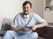 Gamer di Usia 30-an: Antara Tanggung Jawab dan Pelarian yang Penuh Makna Ilustrasi Gamer di Usia 30-an: Antara Tanggung Jawab dan Pelarian yang Penuh Makna, Foto: Freepik