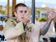 Justin Bieber Hebohkan Fans: Keluar dari Drew House dan Bentak Paparazi di Kedai Kopi! Justin Bieber Hebohkan Fans: Keluar dari Drew House dan Bentak Paparazi di Kedai Kopi!