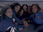 Katy Perry Bawa Bunga Daisy dan Nyanyi di Luar Angkasa Bareng Tim Perempuan Blue Origin! Katy Perry Bawa Bunga Daisy dan Nyanyi di Luar Angkasa Bareng Tim Perempuan Blue Origin!