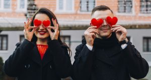 Ilustrasi Cinta vs Kecintaan: Bedanya Tipis, Tapi Rasanya Beda Banget!, Foto: Freepik.