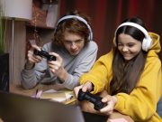 Level Up Cinta dan Keluarga: Main Game Bareng Buat Bonding Makin Dekat Ilustrasi Level Up Cinta dan Keluarga: Fenomena Main Game Bareng Buat Bonding Makin Dekat, Foto: Freepik