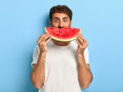 Cowok Semangka: Manis di Luar, Bikin Penasaran di Dalam! Ilustrasi Cowok Semangka: Manis di Luar, Bikin Penasaran di Dalam!, Foto: Freepik