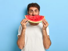 Cowok Semangka: Manis di Luar, Bikin Penasaran di Dalam! Ilustrasi Cowok Semangka: Manis di Luar, Bikin Penasaran di Dalam!, Foto: Freepik