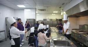 Keceriaan Koki Cilik: Anak-Anak Cikande Antusias Bikin Pizza di Swiss-Belinn Modern Keceriaan Koki Cilik Anak-Anak Cikande Antusias Bikin Pizza di Swiss-Belinn Modern - sumber foto Istimewa