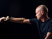 Digigit 200 Kali, Pria Ini Bantu Temukan Penawar Racun Ular Universal! Digigit 200 Kali, Pria Ini Bantu Temukan Penawar Racun Ular Universal!