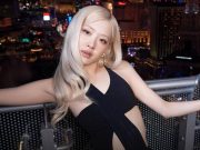 Rosé Curhat Cinta Berantakan Lewat Lagu “Messy” Soundtrack Film ‘F1’ Rosé Curhat Cinta Berantakan Lewat Lagu "Messy" Soundtrack Film 'F1'