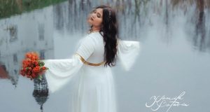 Melankolia Sang Putri Batavia: EP Perdana Kamila Batavia, “The Scent of Camellias” Melankolia Sang Putri Batavia: EP Perdana Kamila Batavia, "The Scent of Camellias"