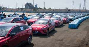 “Volt to Victory”: Parade 120 Mobil Listrik MG Ramaikan Sirkuit Formula E Ancol, Dukung Jakarta E-Prix 2025