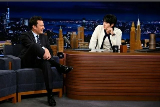 Jin BTS Tampil di “The Tonight Show Starring Jimmy Fallon”, Ungkap Rencana Tur Solo dan Bikin Penonton Histeris